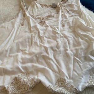 Ecote tank tank with embroidered detail. Rayon size Medium!